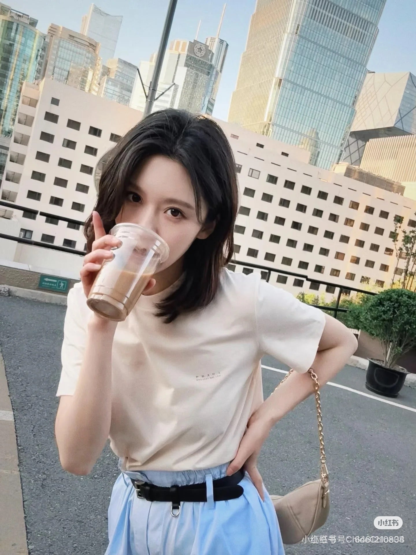 GTR / 프라다 여성 가슴 희미한 알파벳 반팔 티셔츠