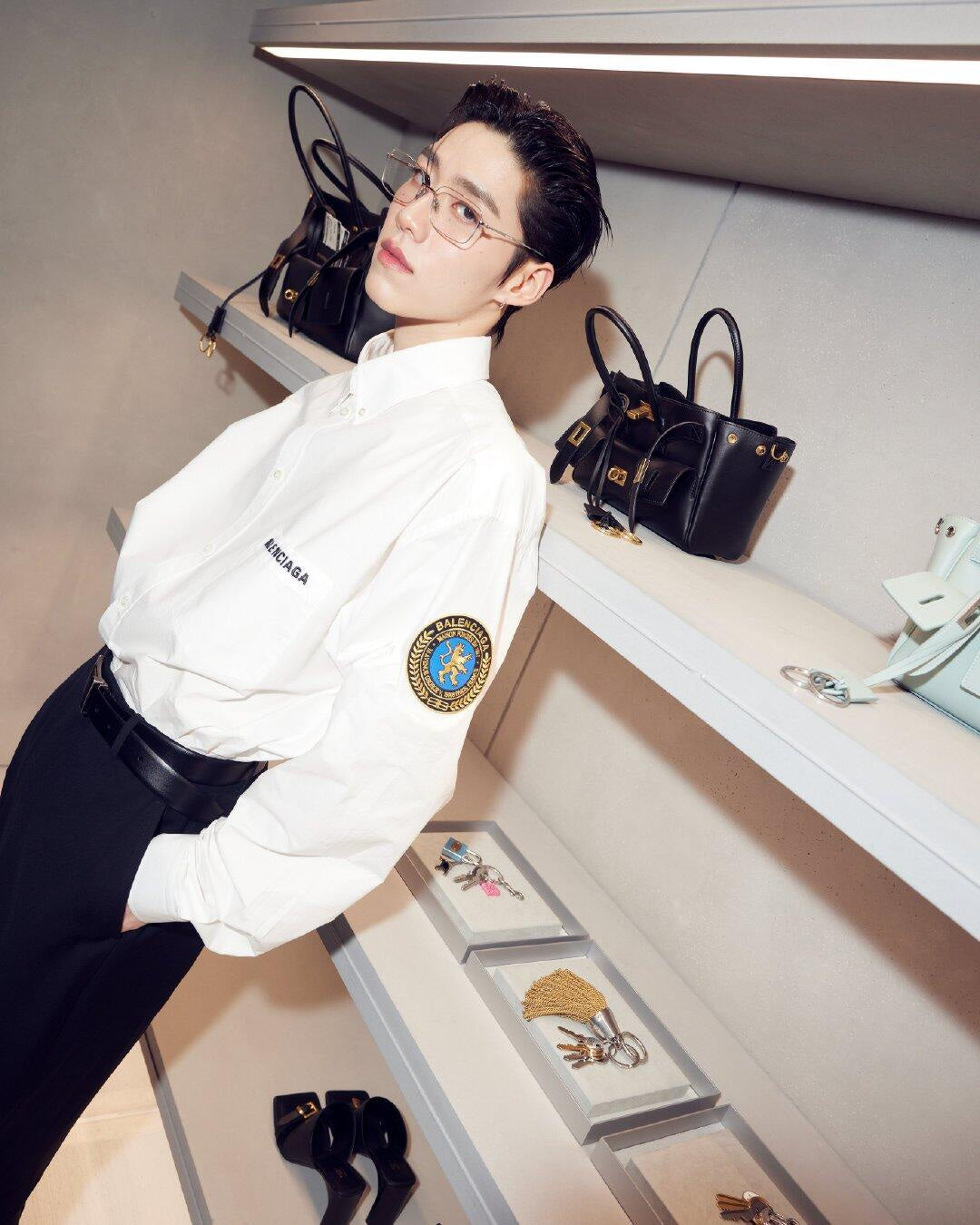 GTR / 발렌시아가 남성 로고 자수 배지 셔츠