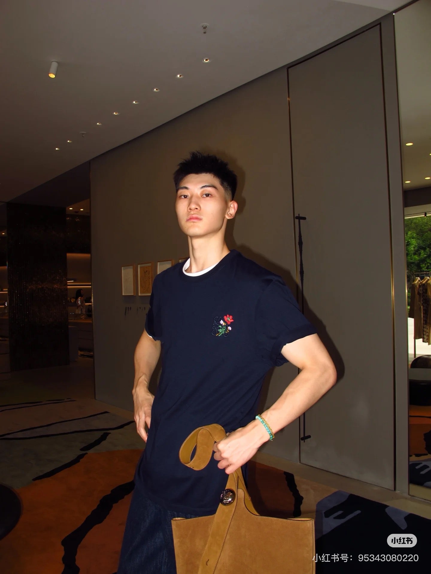 체인2호 / 로에베  남성 신상 꽃 자수 면 반팔 반팔