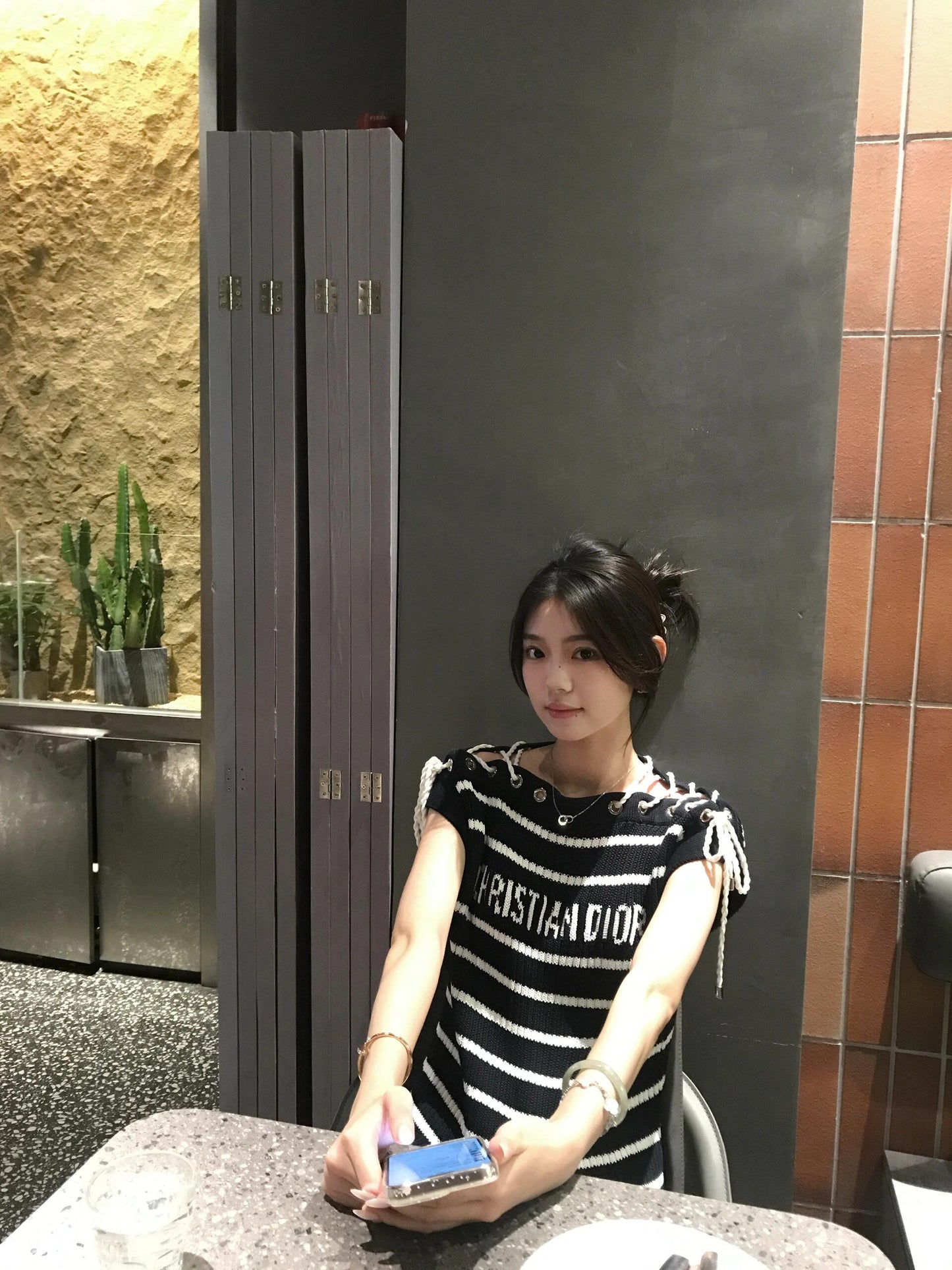 R공장 / 디올 여성 니트 반팔