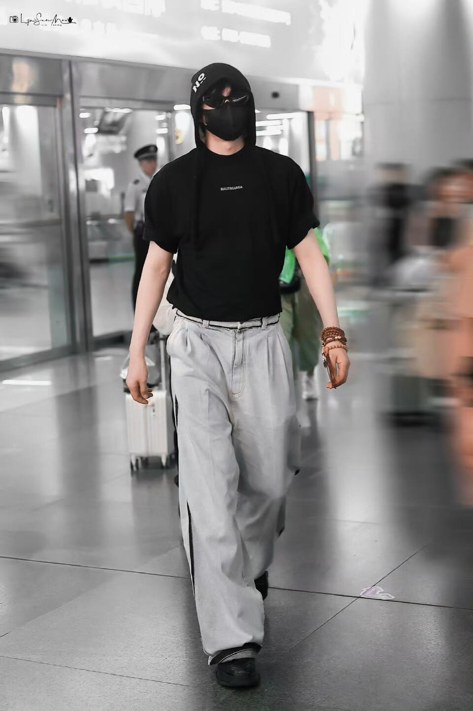 R공장 / 발렌시아가 남성 반팔 티셔츠