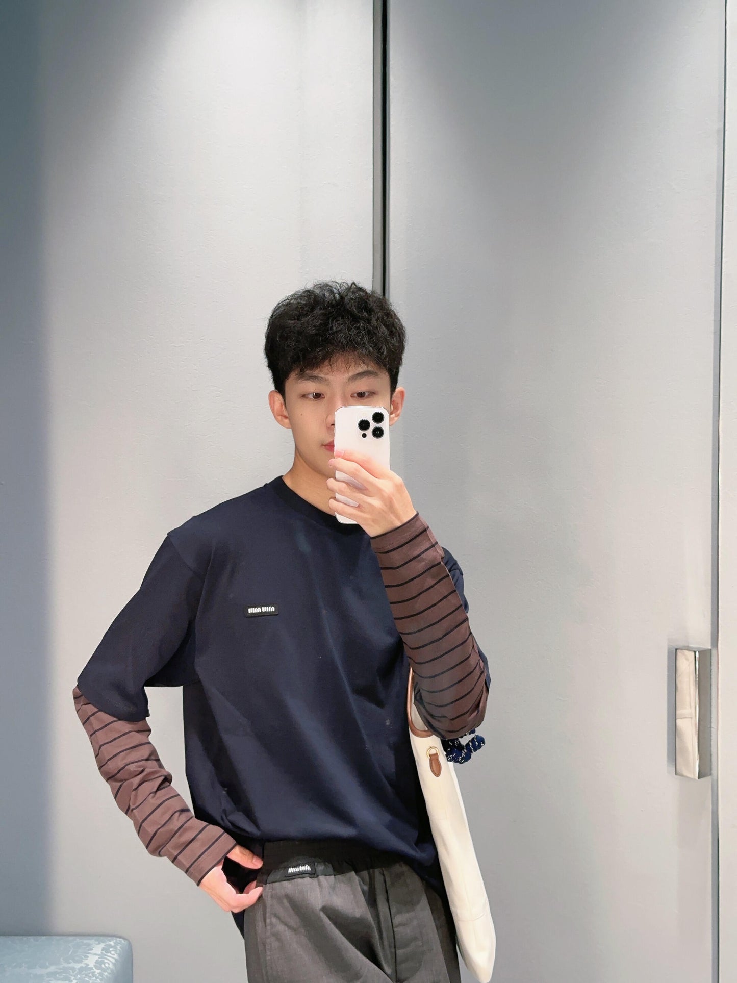 R공장 / 미우미우 남성 여성 니트 티셔츠