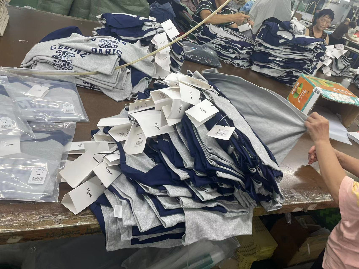 R공장 / 셀린느 남성 여성 면 긴팔 티셔츠