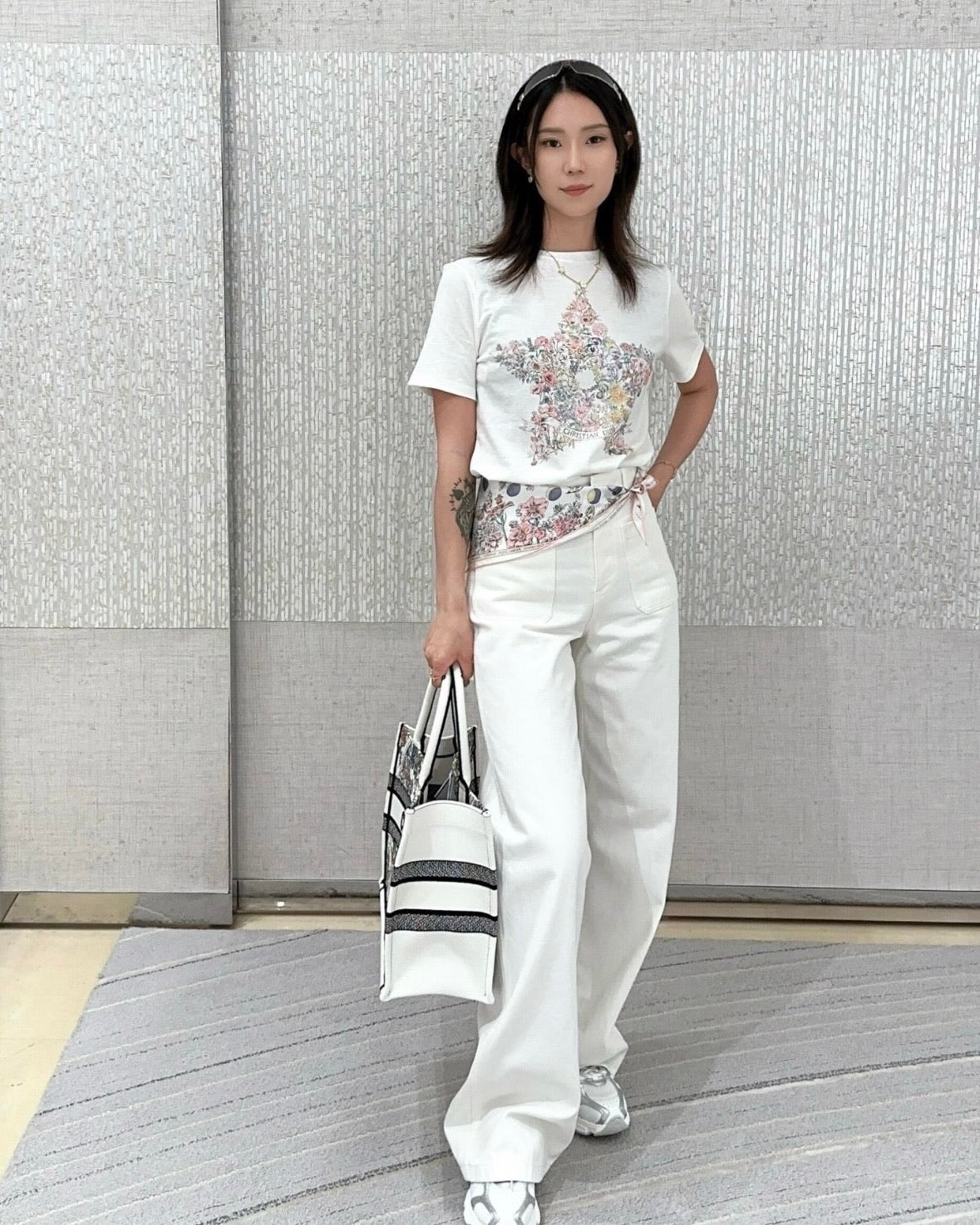 체인2호 / 디올 여성 별 플라워 프린트 반팔 티셔츠