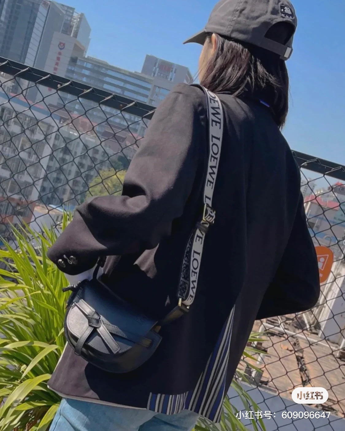양 공장 / 로에베 새들백