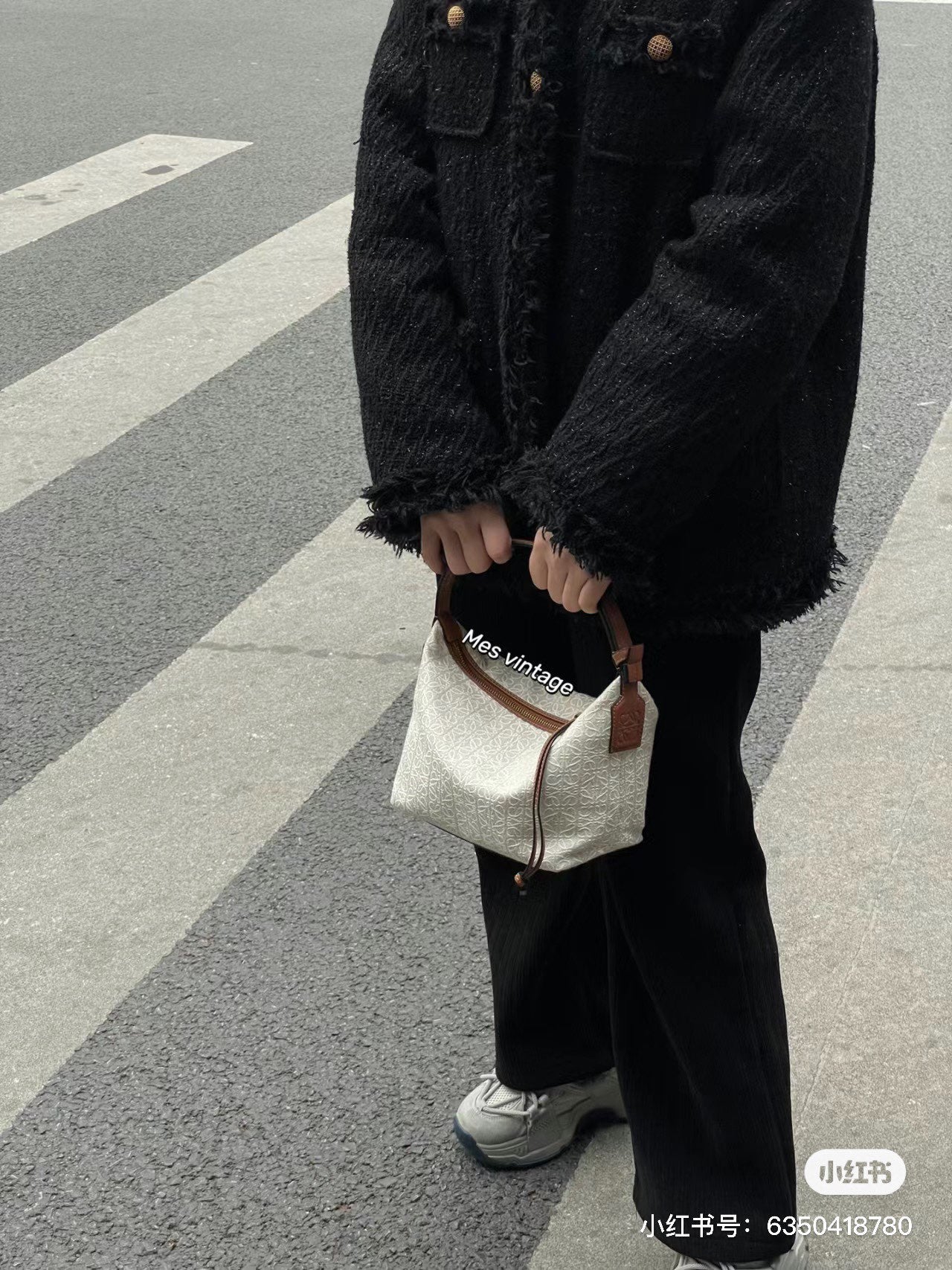 양 공장 / 로에베 도시락 가방