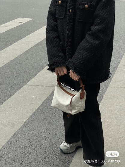 양 공장 / 로에베 도시락 가방