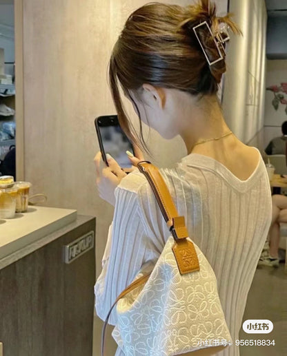 양 공장 / 로에베 도시락 가방