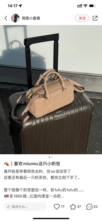 양 공장 / 미우미우 라지 블랙 볼링백