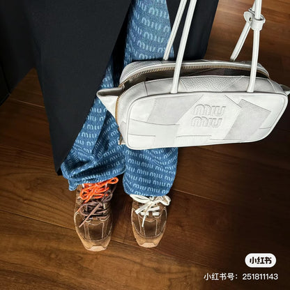 양 공장 / 미우미우 패치 볼링백