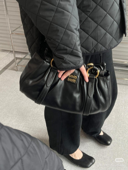 양 공장 / 미우미우 물만두 가방