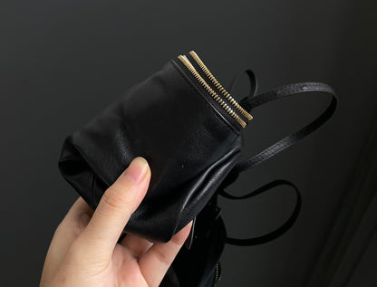 양 공장 / 미우미우 필통 가방