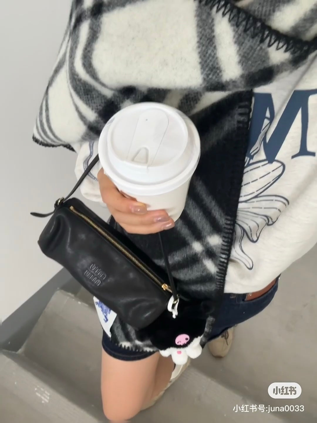 양 공장 / 미우미우 필통 가방
