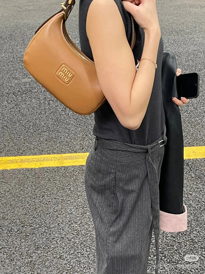 양 공장 / 미우미우 반달 보따리