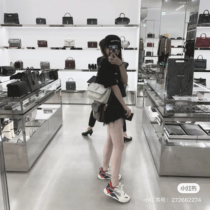 양 공장 / 생로랑 체인 백