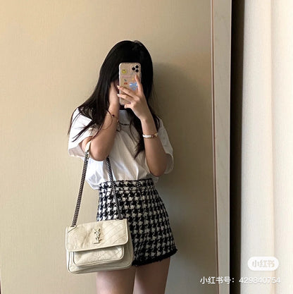 양 공장 / 생로랑 체인 백