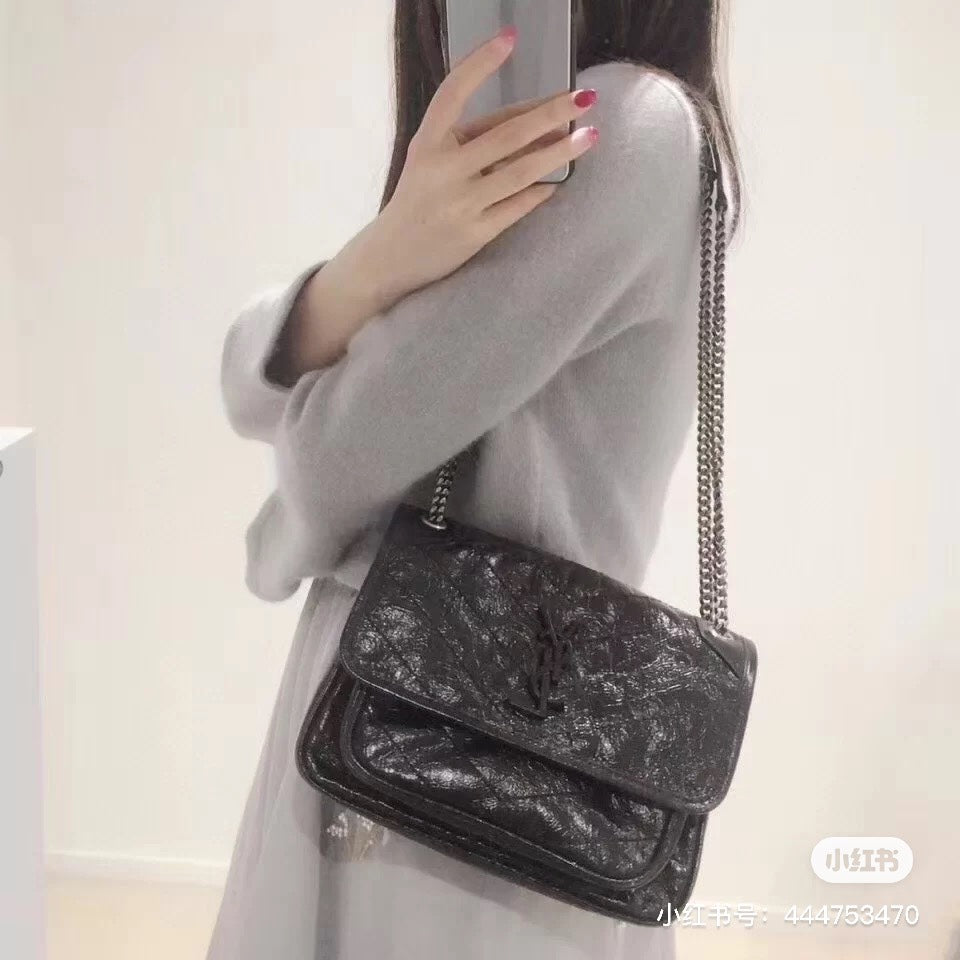 양 공장 / 생로랑 체인 백