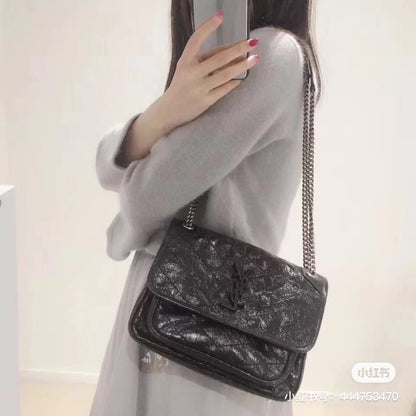 양 공장 / 생로랑 체인 백