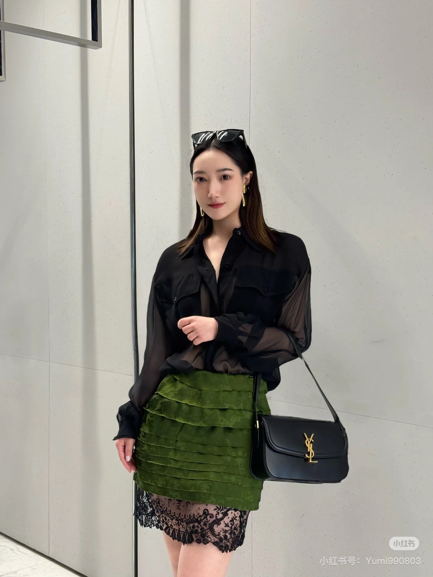 양 공장 / 생로랑 겨드랑이 가방