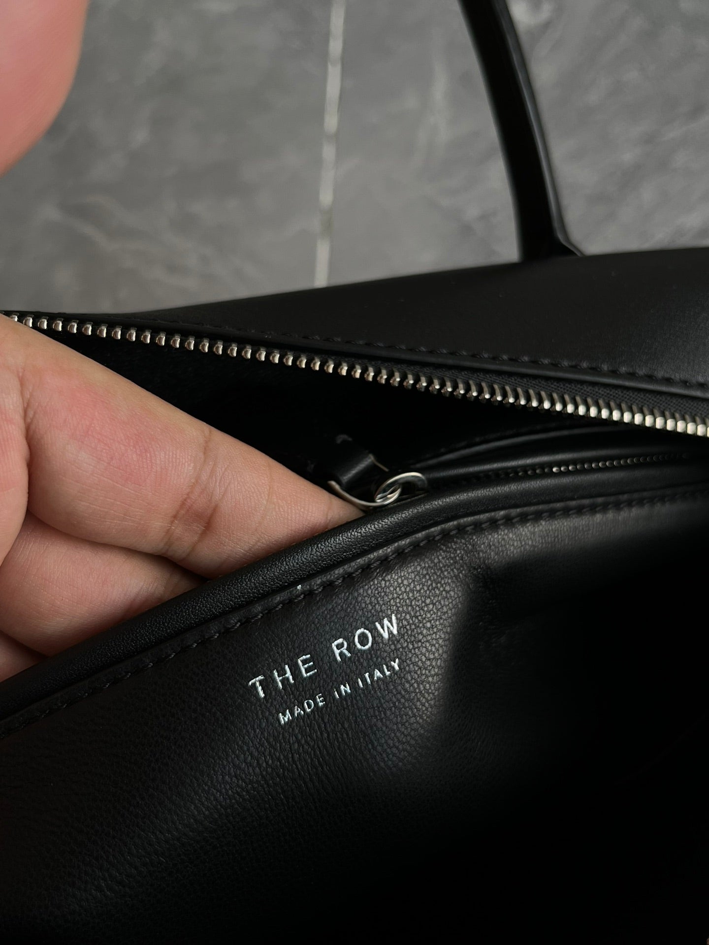 양 공장 / The Row 겨드랑이 가방
