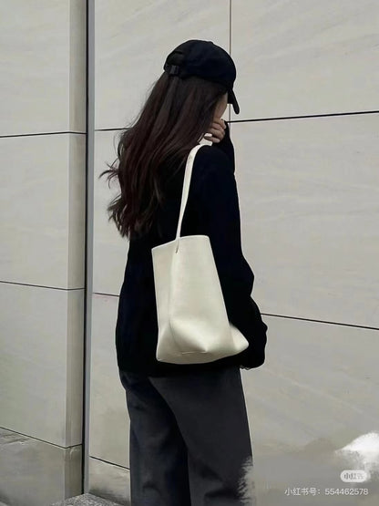 양 공장 / The Row 버킷 백