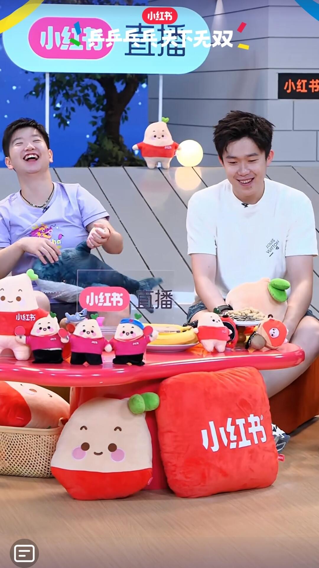 R공장 / 루이비통 남성 여성 로고 반팔