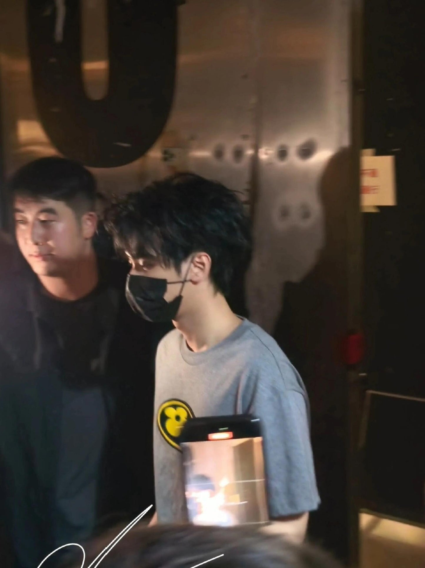 R공장 / 루이비통 남성 패치 반팔