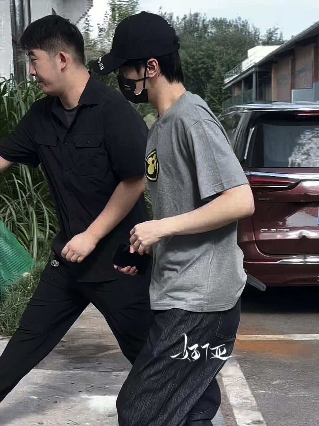 R공장 / 루이비통 남성 패치 반팔