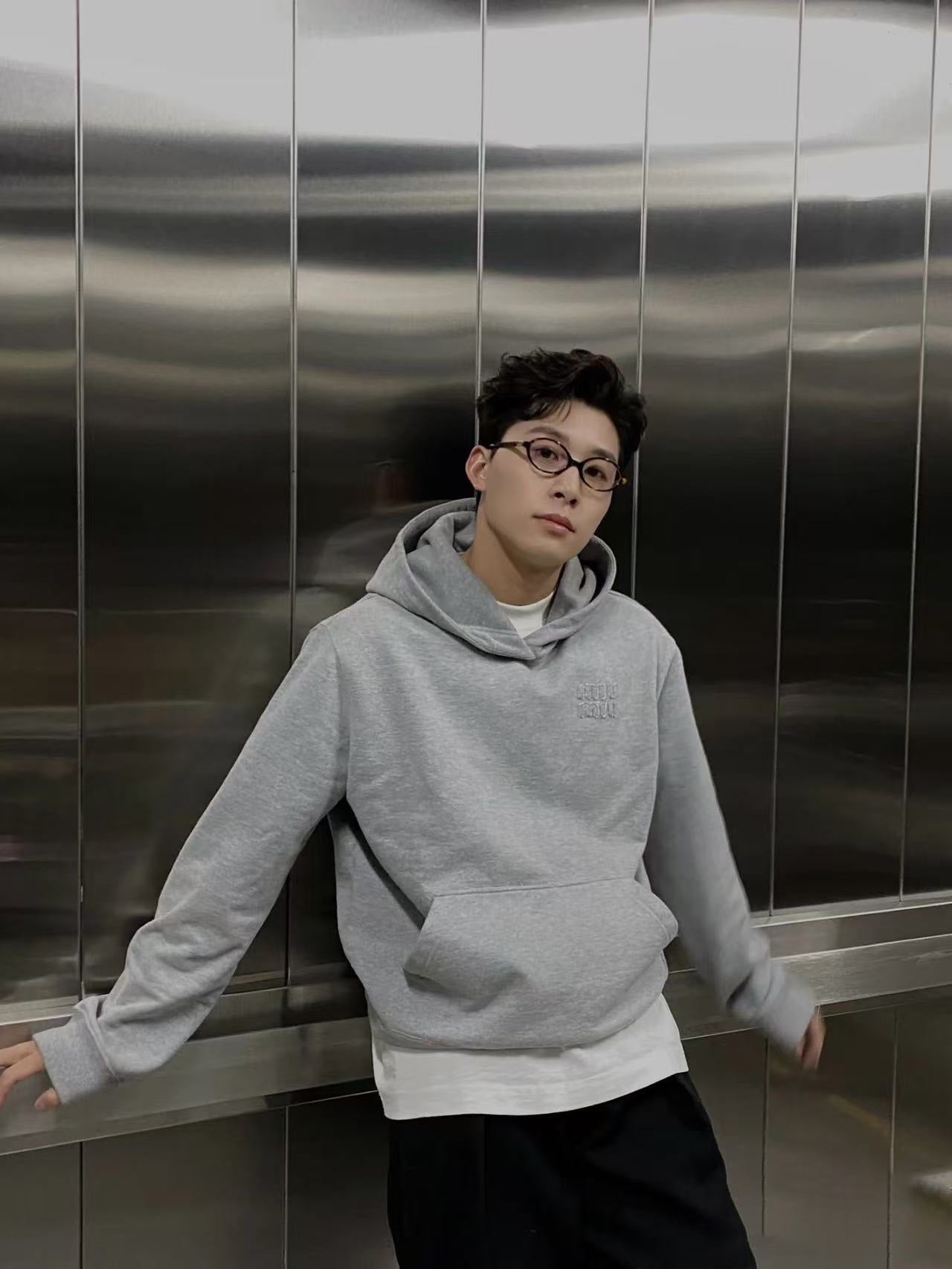 체인2호 / 미우미우 남성 여성 후드티 셔츠