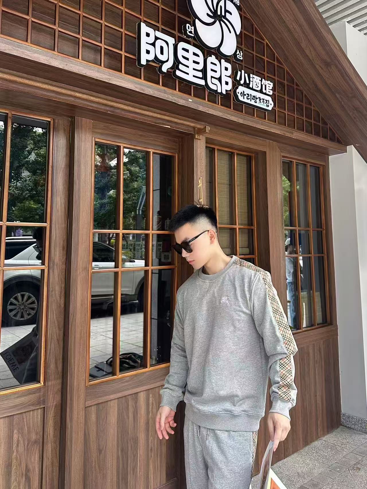 체인2호 / 버버리 남성 라운드 맨투맨