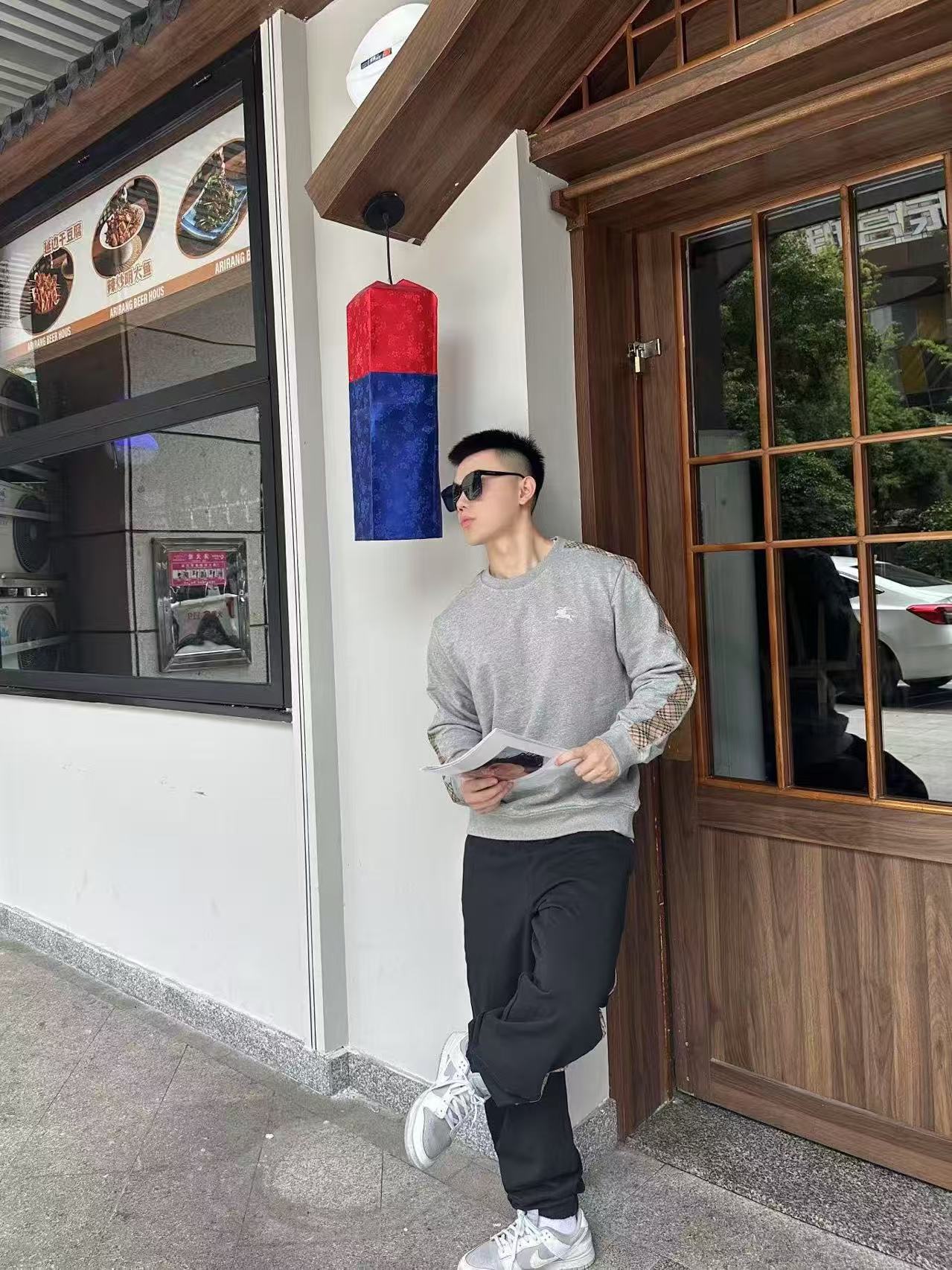 체인2호 / 버버리 남성 라운드 맨투맨
