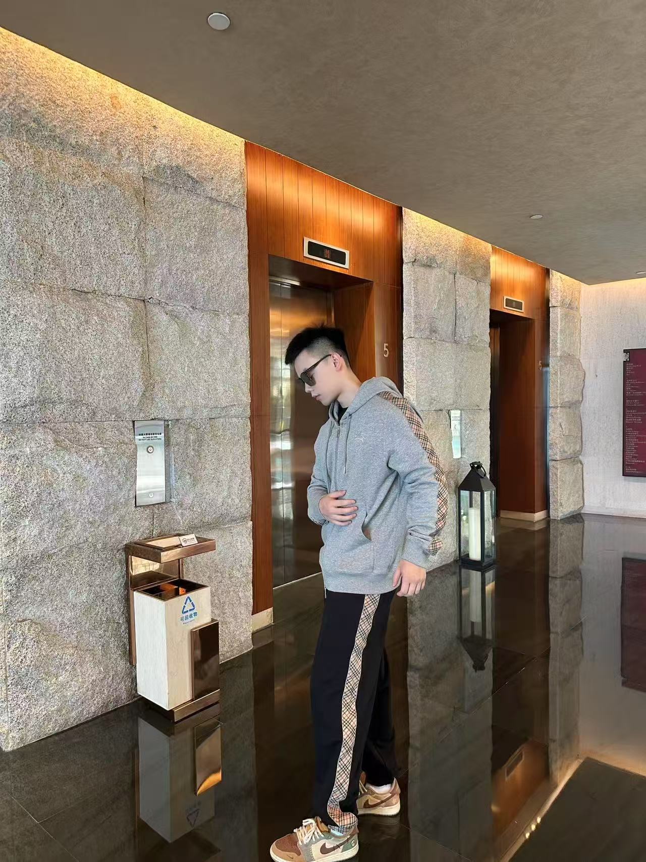 체인2호 / 버버리 남성 후드티 셔츠