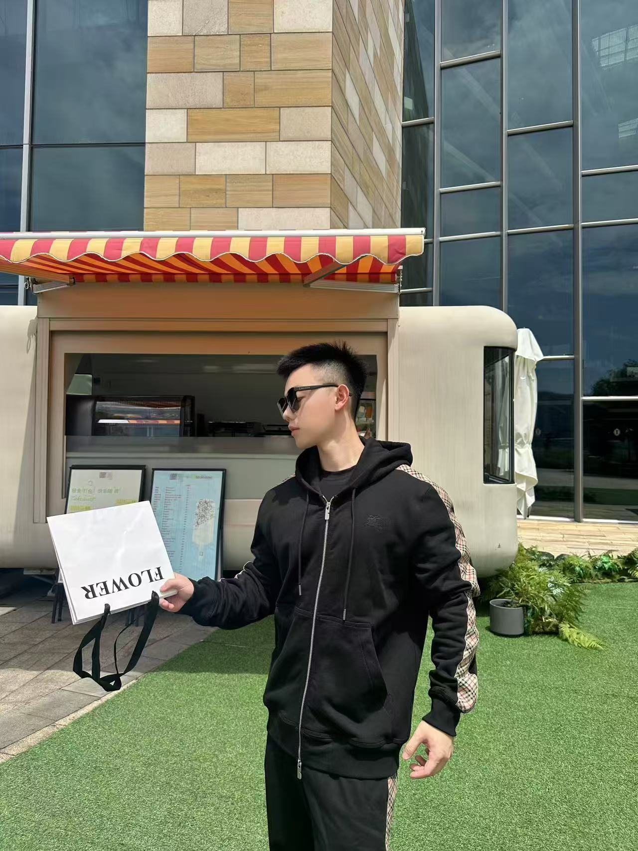 체인2호 / 버버리 남성 후드티 셔츠