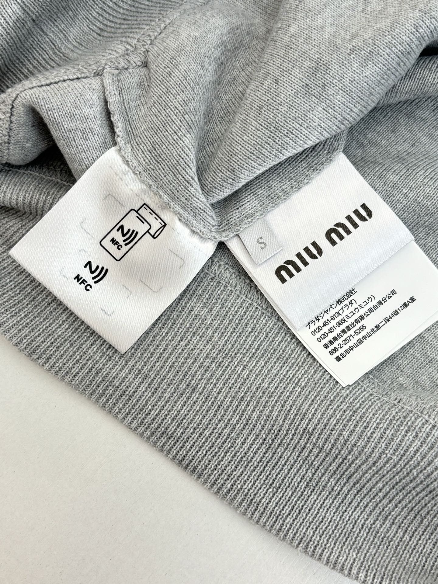 체인2호 / 미우미우 여성 그레이 니트