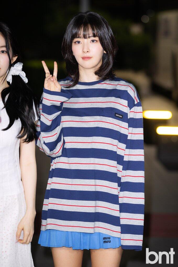 R공장 / 미우미우 남성 여성 긴팔 티셔츠