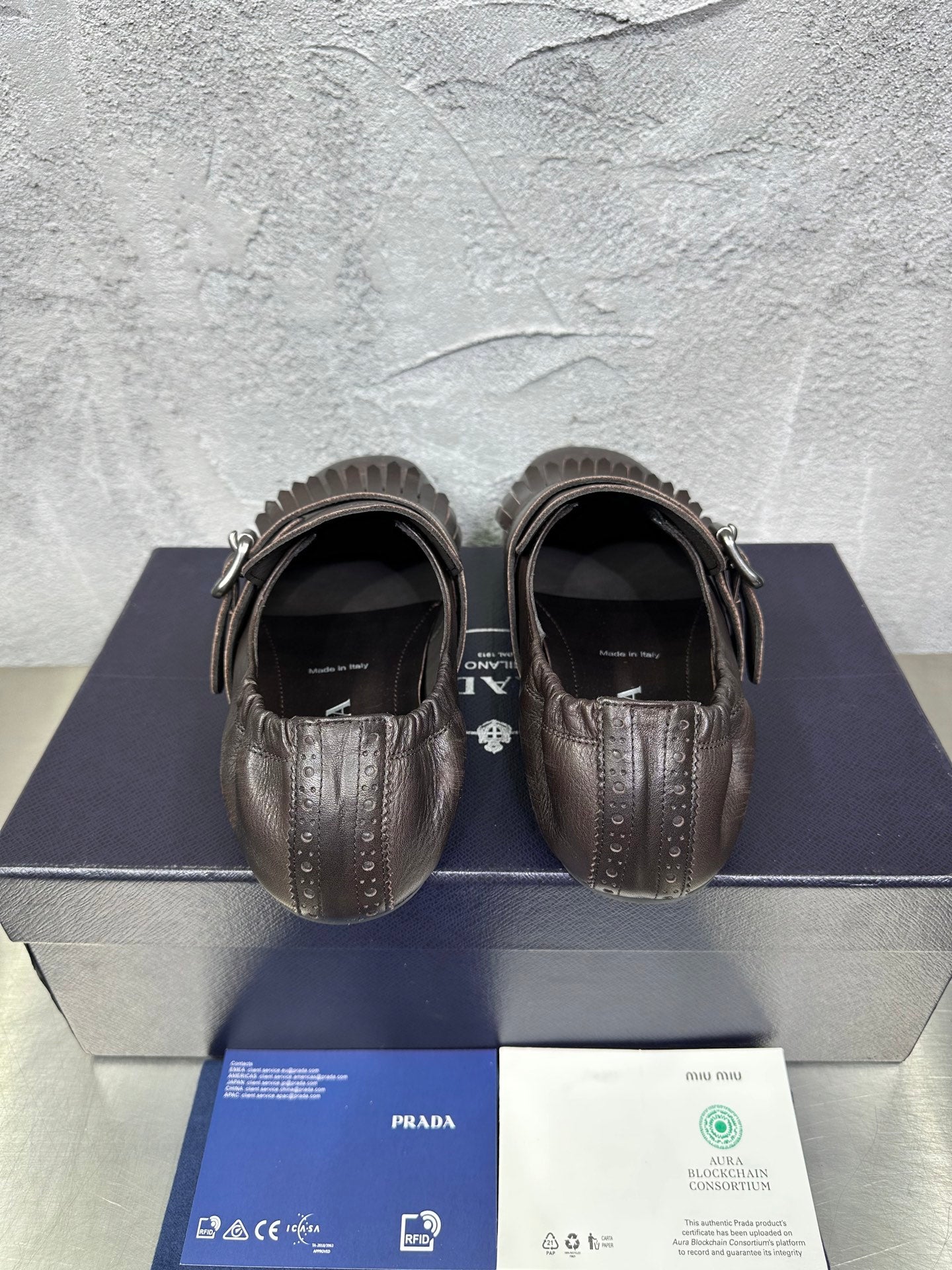 빙 공장 / 프라다 남성 가죽 구두