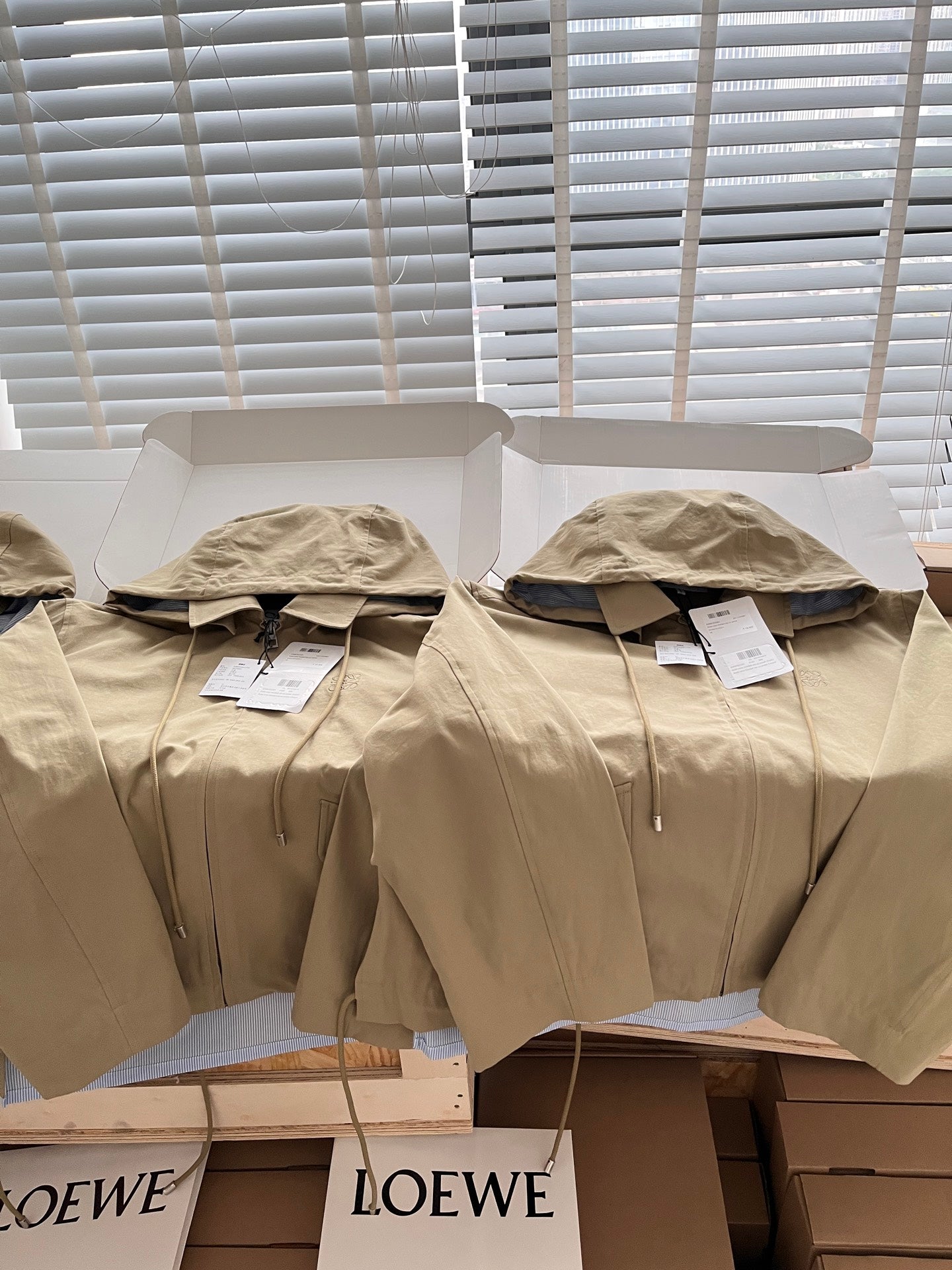 티모 공장 / 로에베 여성 코트